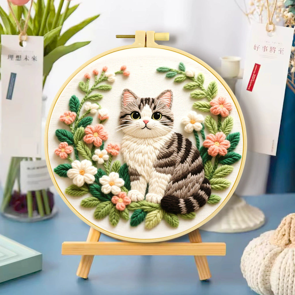 Tabby Cat & Flower Wreath Embroidery Kit – Beginner DIY Craft Set with Hoop, Grey Cat Pattern